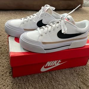 Nike Court Legacy Lift